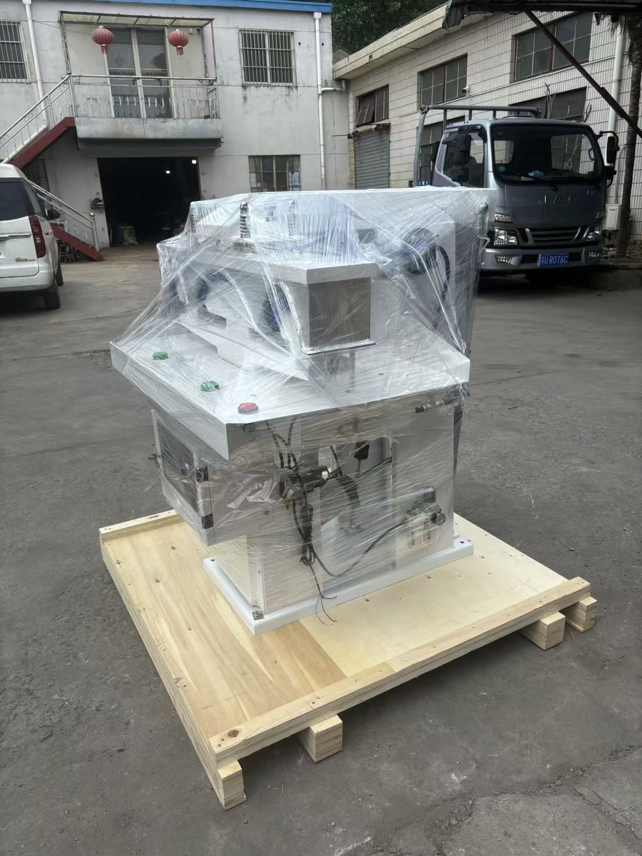 Universal Press Machine