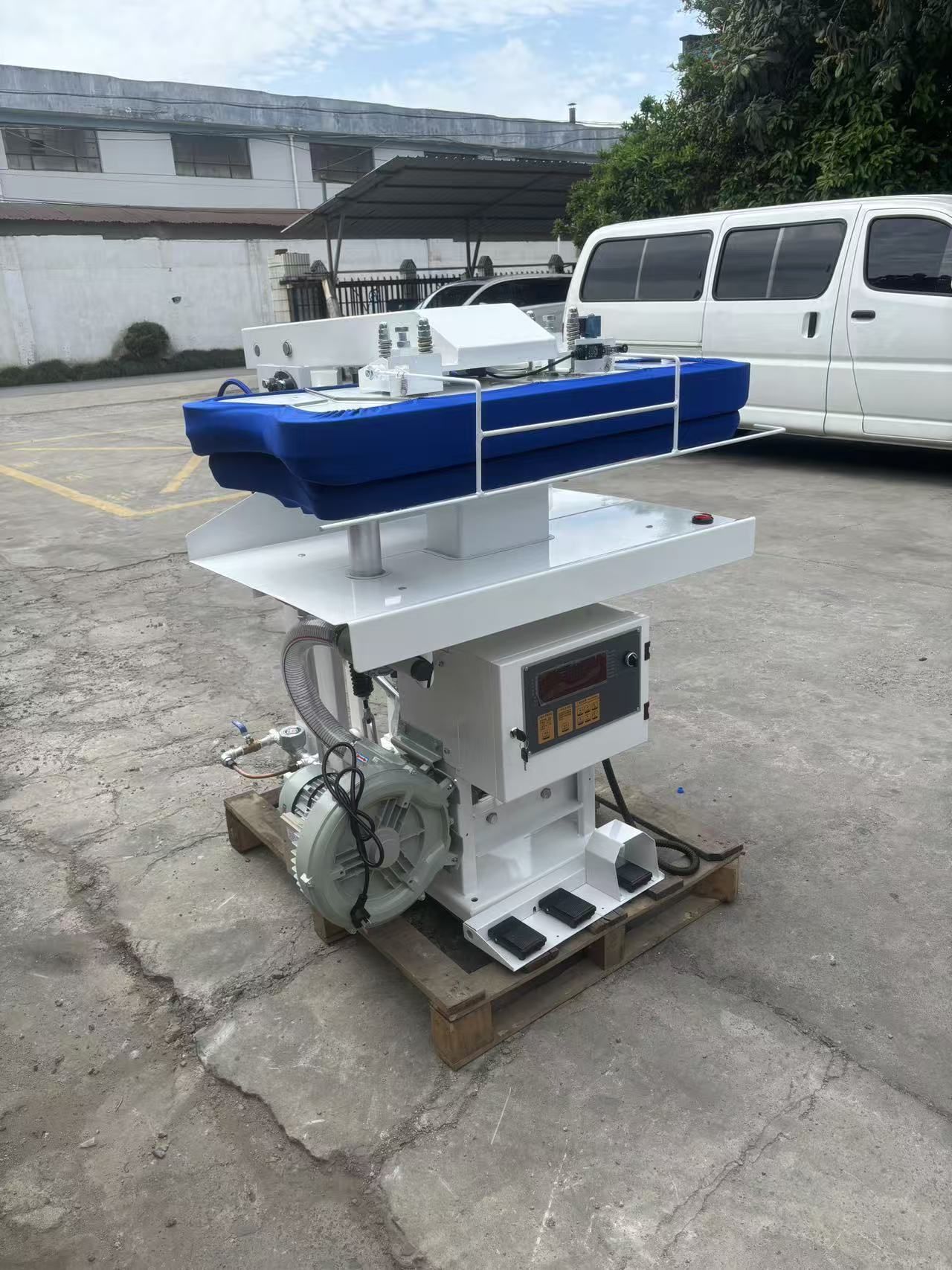 Universal Press Machine